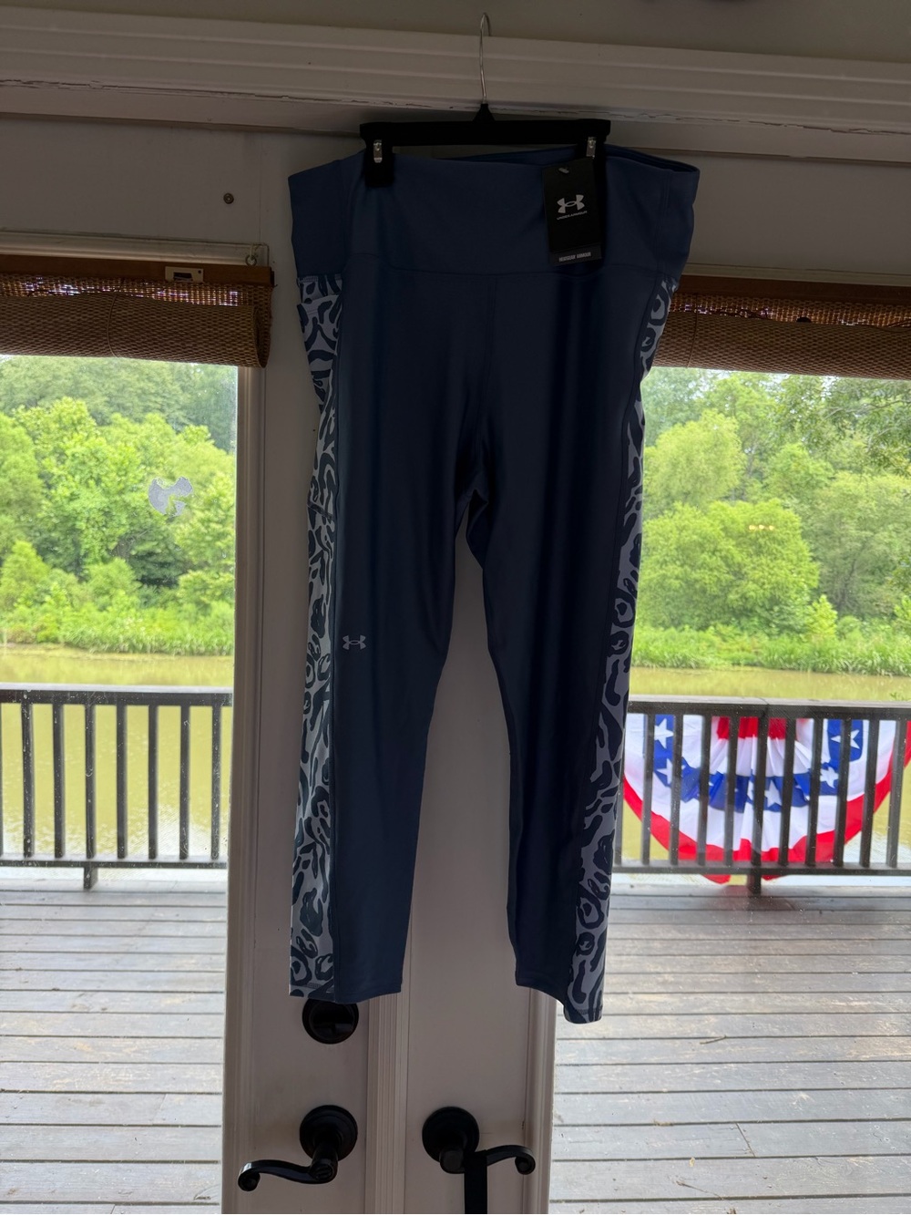 WOMENS PLUS 2X Under Armour Navy Blue Leggings with Gray Patterned Side Panels